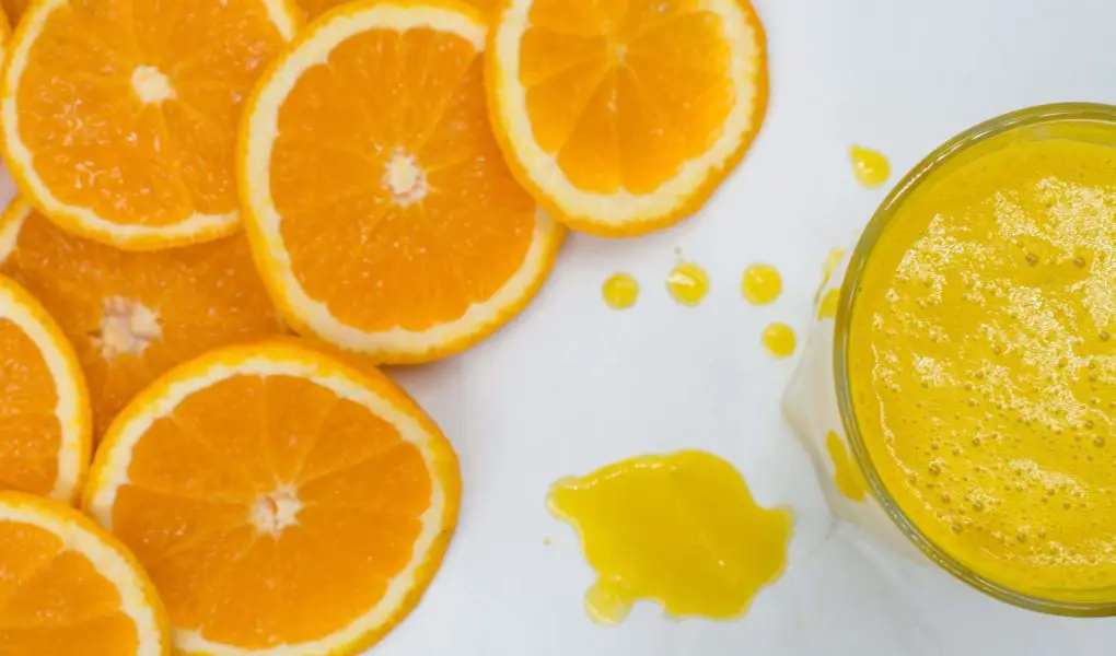 Discover how vitamin C help with collagen production and 6 tips to boost collagen.
