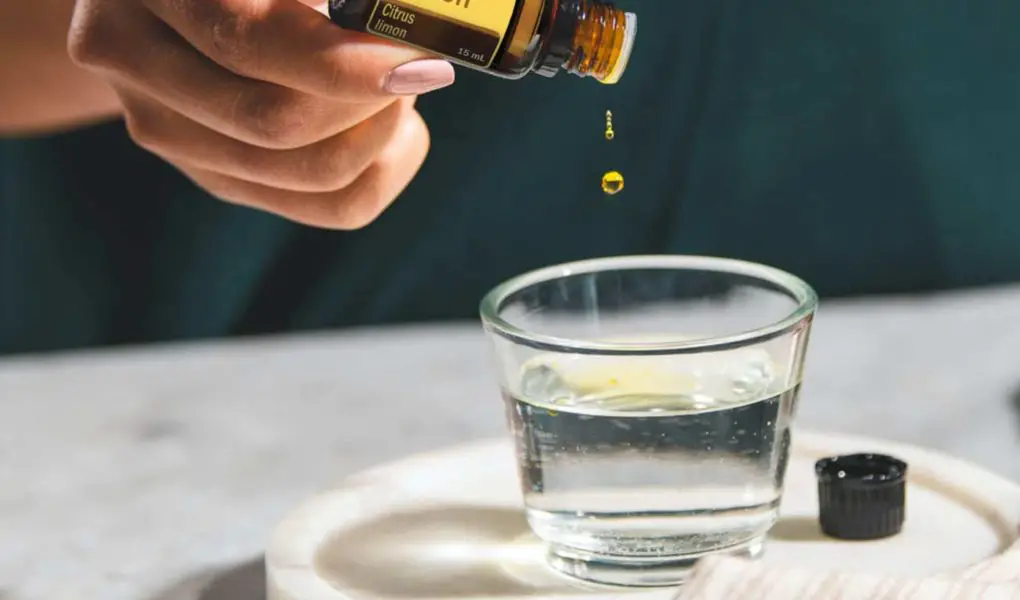 These essential oils contain vitamin C.