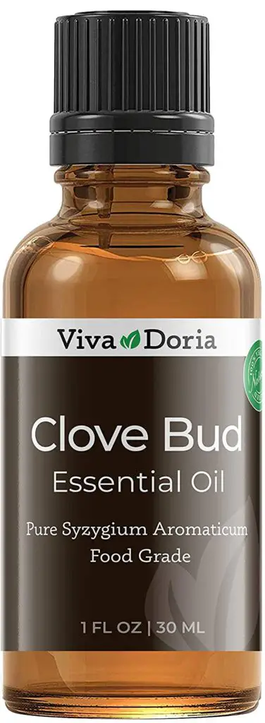Clove esentiall oil acts contains natural analgesic ptoperties.